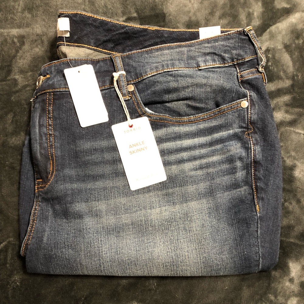 Torrid Ankle Skinny Jeans, size 26R